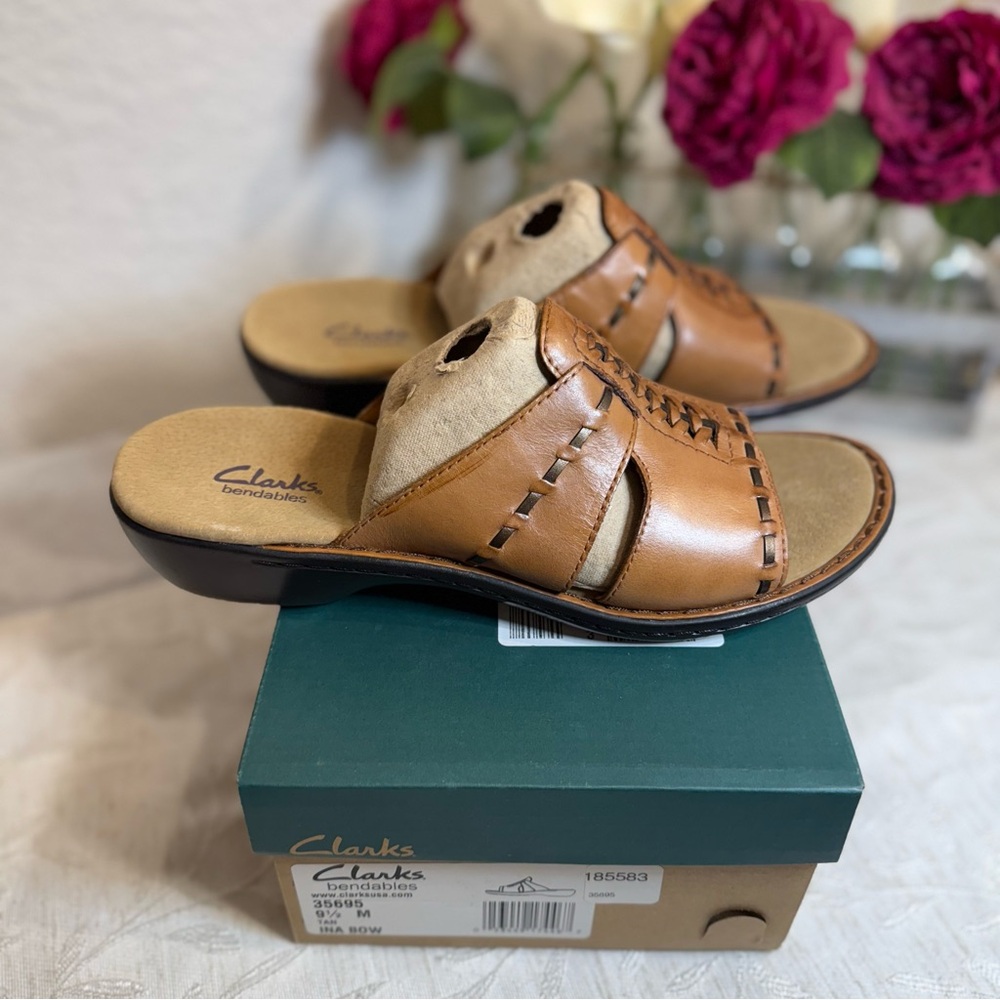 Women's Clarks bendables
Ina Bow Tan Slip in Mule
Sandals Women's Sz 9 1/2 - Picture 5 of 10